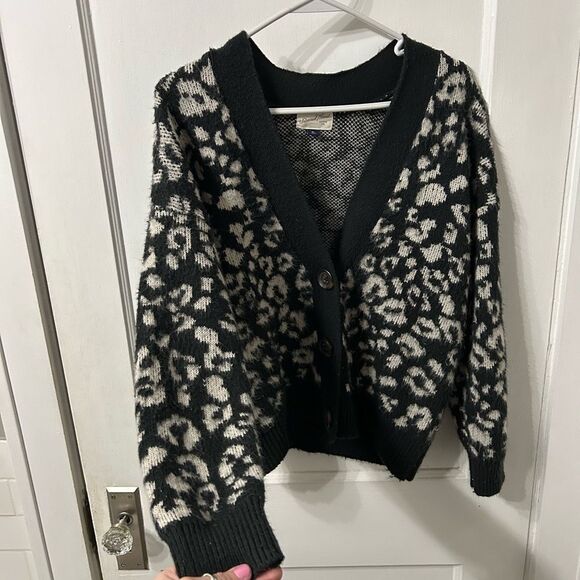 Universal Thread leopard Cardigan - Picture 3 of 5